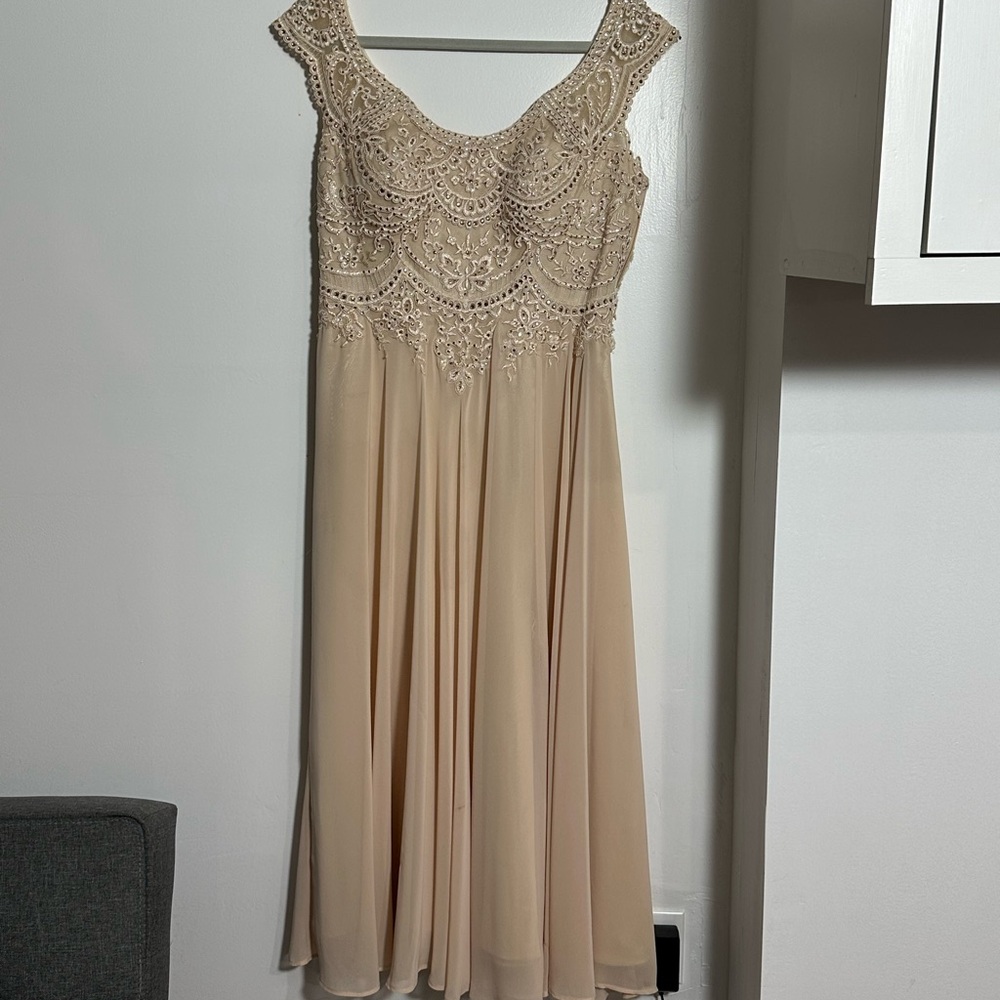 Elegant Cream Lace Dress